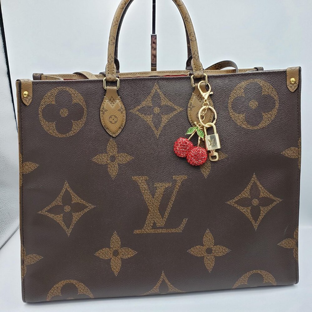 LV Gold Padlock Authentic 🔑 Luxury Bag Charm w/ Unbranded Fruit Keychain - Picture 2 of 10